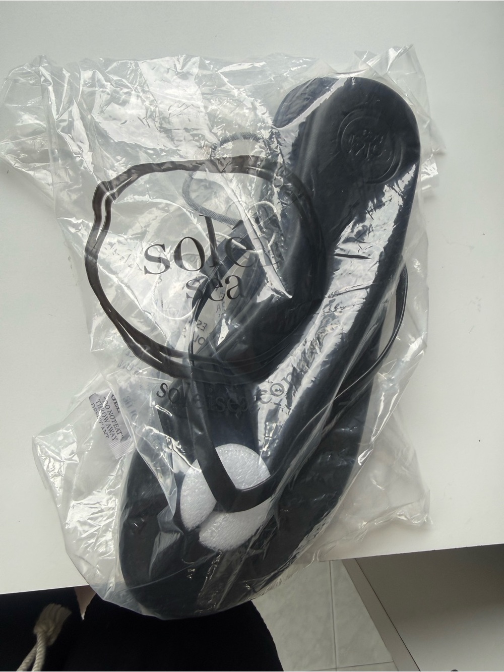 Solei Sea thong sandals black size 8 NWT - Picture 6 of 6